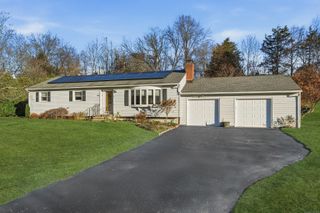 7 Manor Drive, Trumbull, CT 06611