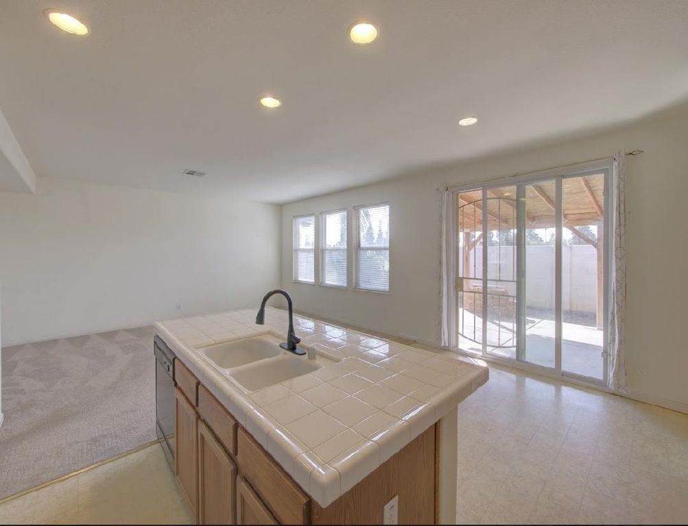 Image 10 of property listing at 2312 S Bush Avenue, Fresno, CA 93727
