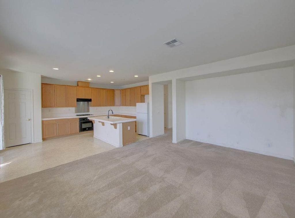 Image 11 of property listing at 2312 S Bush Avenue, Fresno, CA 93727