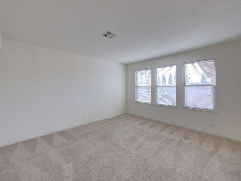 Image 6 of property listing at 2312 S Bush Avenue, Fresno, CA 93727