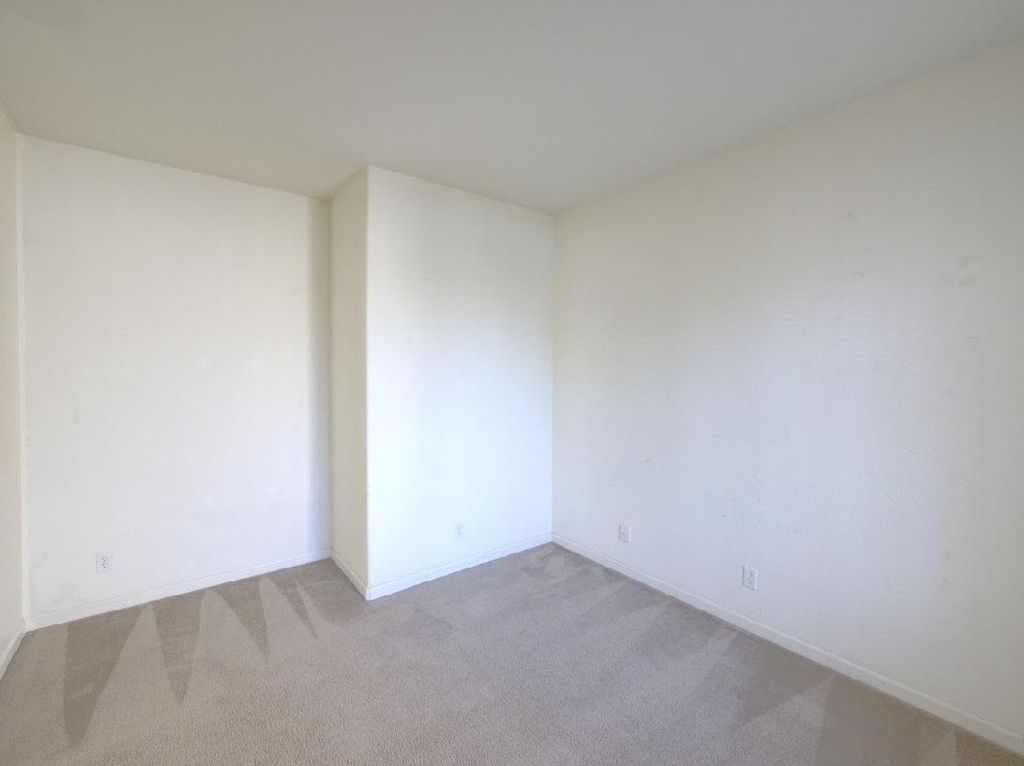 Image 7 of property listing at 2312 S Bush Avenue, Fresno, CA 93727