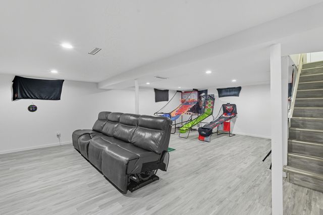 7701 Whitcomb Street, Merrillville, IN 46410