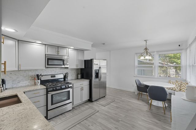 7701 Whitcomb Street, Merrillville, IN 46410