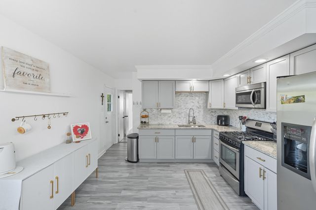 7701 Whitcomb Street, Merrillville, IN 46410