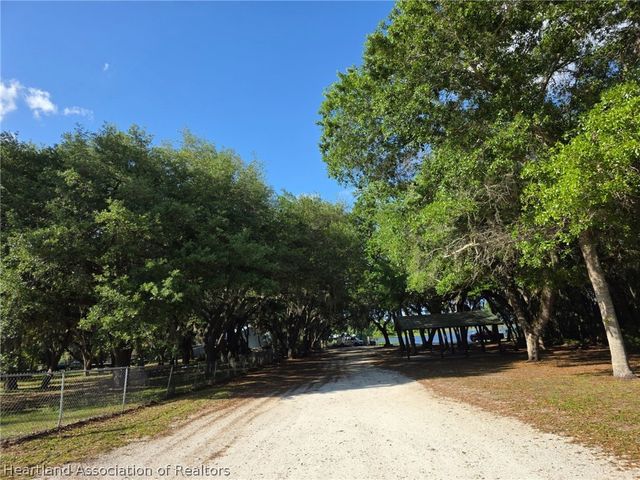 1048 Whispering Oaks Court, Sebring, FL 33875