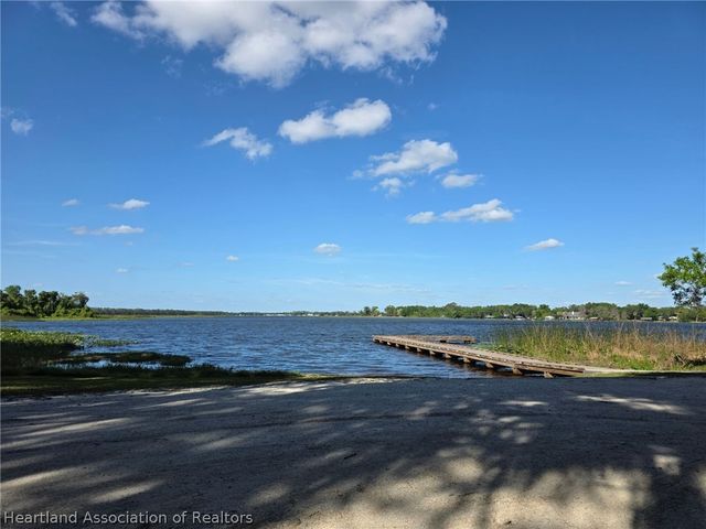 1048 Whispering Oaks Court, Sebring, FL 33875