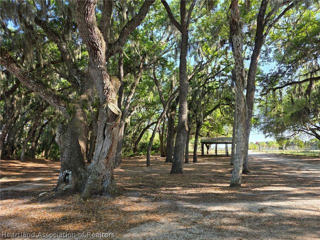 1048 Whispering Oaks Court, Sebring, FL 33875