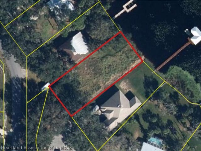 1048 Whispering Oaks Court, Sebring, FL 33875