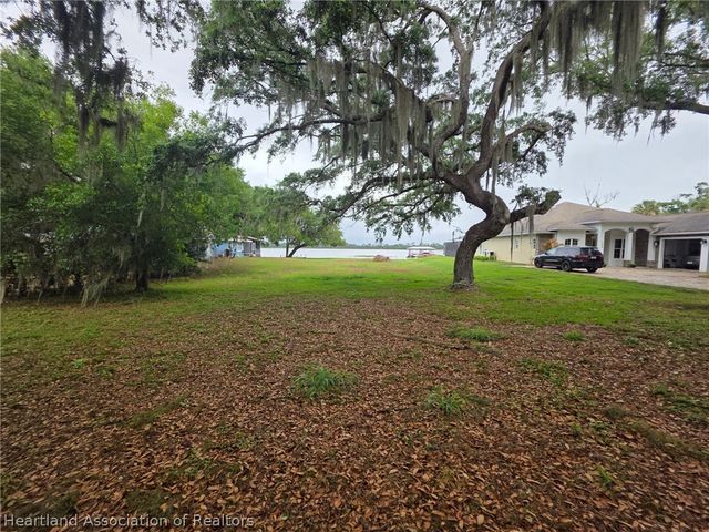 1048 Whispering Oaks Court, Sebring, FL 33875