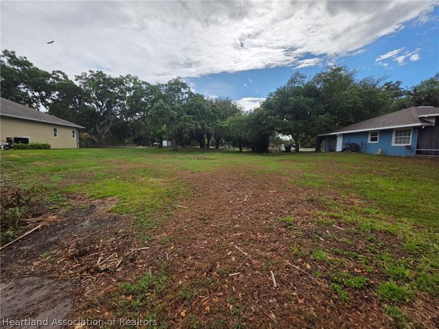 1048 Whispering Oaks Court, Sebring, FL 33875