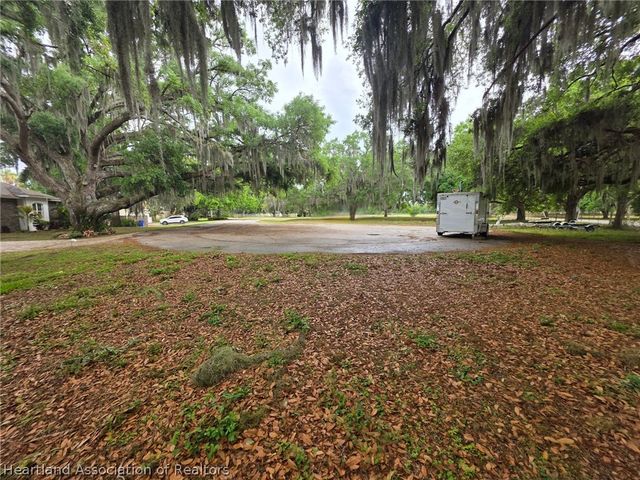 1048 Whispering Oaks Court, Sebring, FL 33875