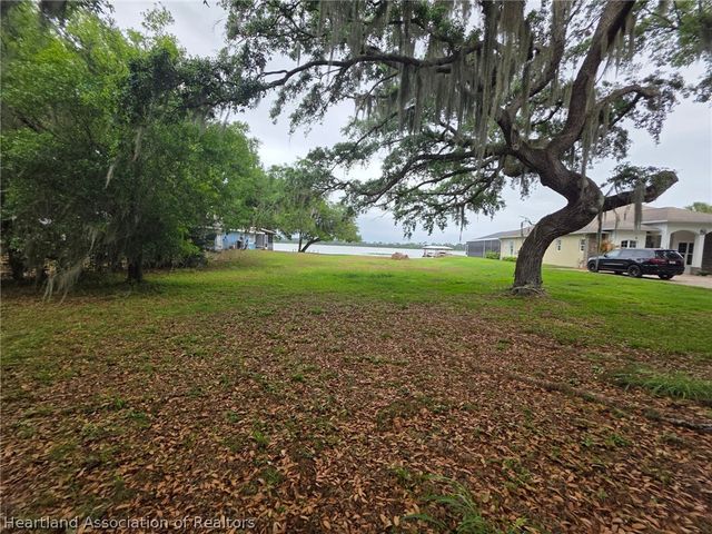 1048 Whispering Oaks Court, Sebring, FL 33875