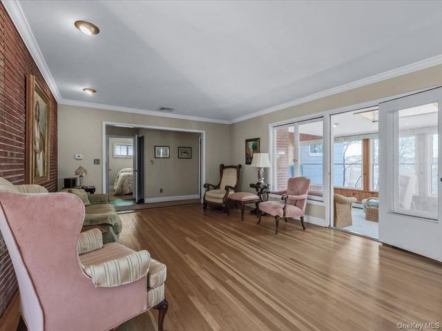 37 Berkshire Road, Yonkers, NY 10710