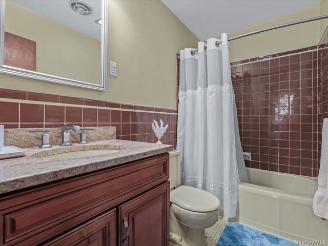 37 Berkshire Road, Yonkers, NY 10710