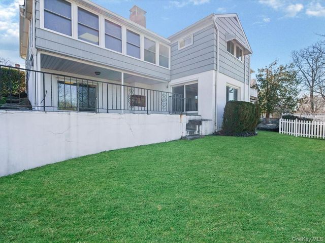 37 Berkshire Road, Yonkers, NY 10710