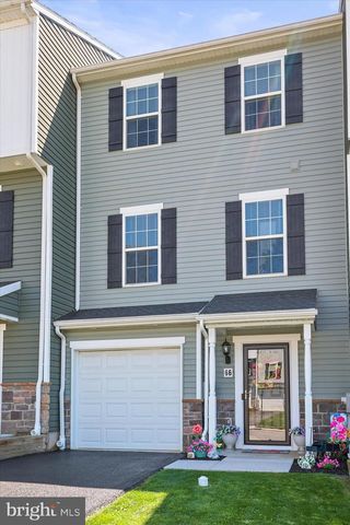 66 AYRSHIRE DR, Hanover, PA 17331