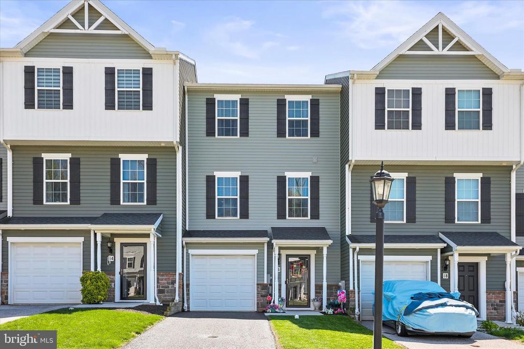 66 AYRSHIRE DR, Hanover, PA 17331