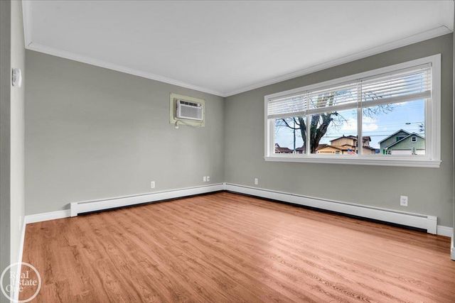 1606 Oakland Avenue, St Clair, MI 48079
