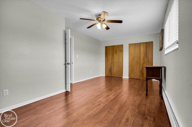 1606 Oakland Avenue, St Clair, MI 48079