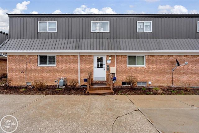 1606 Oakland Avenue, St Clair, MI 48079