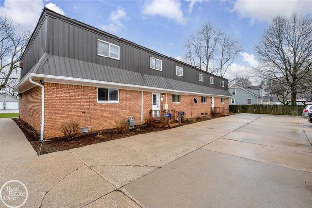 1606 Oakland Avenue, St Clair, MI 48079
