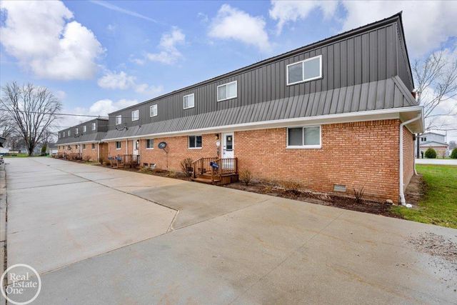 1606 Oakland Avenue, St Clair, MI 48079