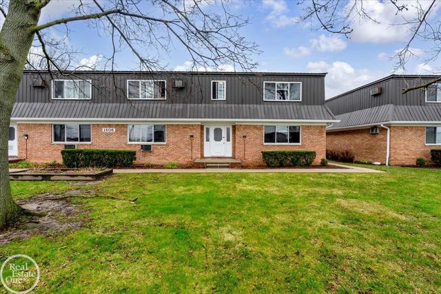 1606 Oakland Avenue, St Clair, MI 48079