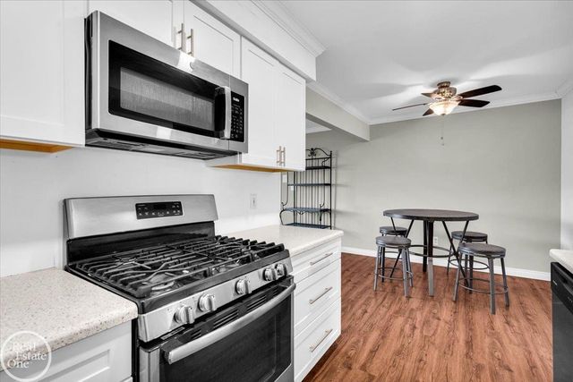 1606 Oakland Avenue, St Clair, MI 48079