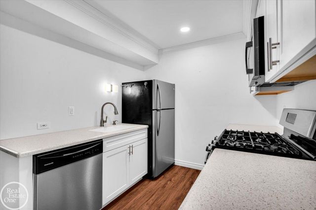 1606 Oakland Avenue, St Clair, MI 48079