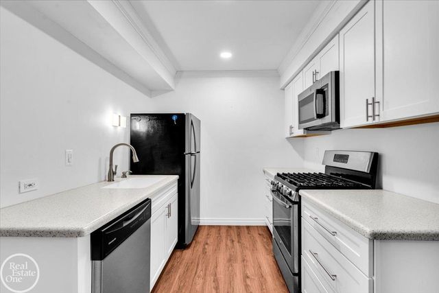 1606 Oakland Avenue, St Clair, MI 48079