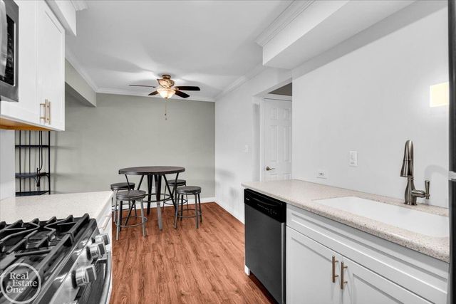 1606 Oakland Avenue, St Clair, MI 48079