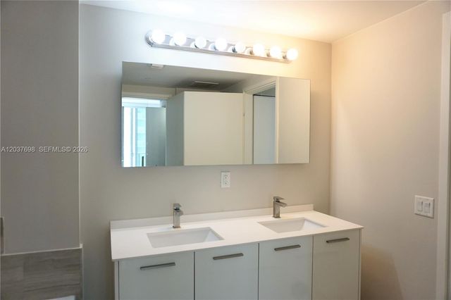 1300 Brickell Bay Drive 1904, Miami, FL 33131
