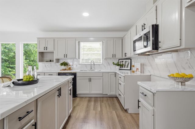 305 Avenue I, Lacy Lakeview, TX 76705