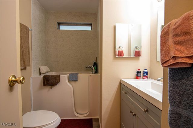 653 Future DR, North Fort Myers, FL 33917