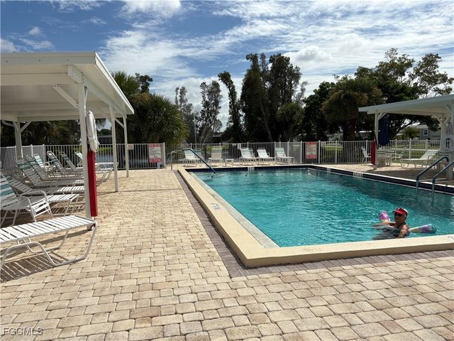 653 Future DR, North Fort Myers, FL 33917