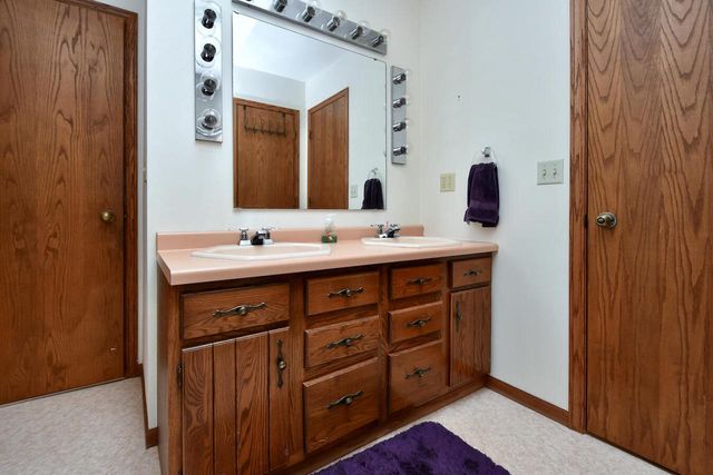 386 PLEASANT HILL DRIVE, Winona, MN 55987