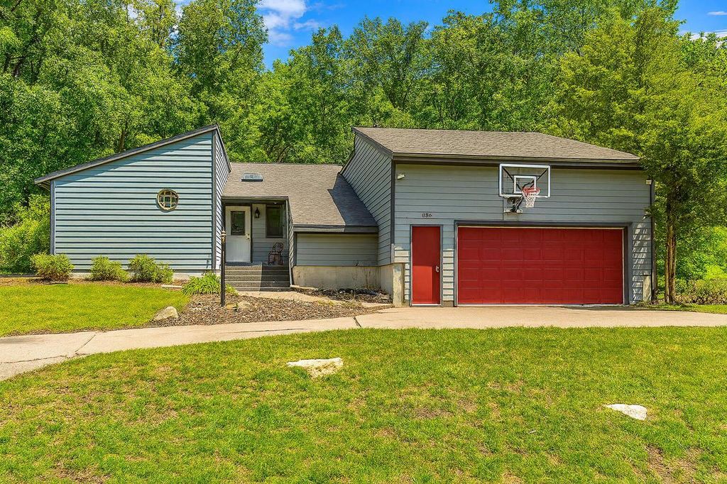 386 PLEASANT HILL DRIVE, Winona, MN 55987