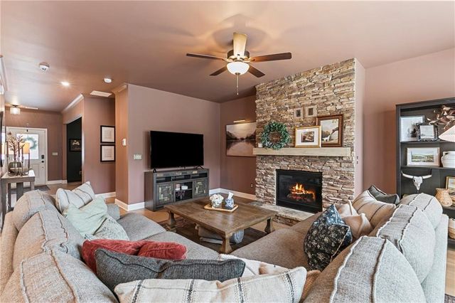 5070 Sierra Creek Drive, Hoschton, GA 30548