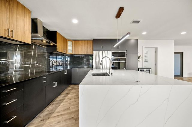 3910 NE 27th Ter, Lighthouse Point, FL 33064