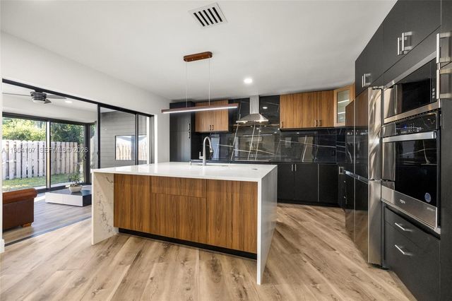 3910 NE 27th Ter, Lighthouse Point, FL 33064