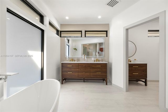 3910 NE 27th Ter, Lighthouse Point, FL 33064