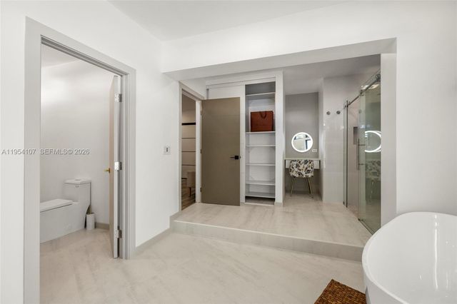 3910 NE 27th Ter, Lighthouse Point, FL 33064