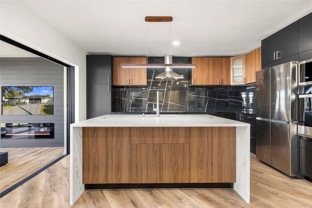 3910 NE 27th Ter, Lighthouse Point, FL 33064