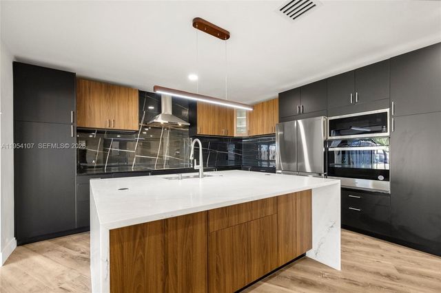 3910 NE 27th Ter, Lighthouse Point, FL 33064