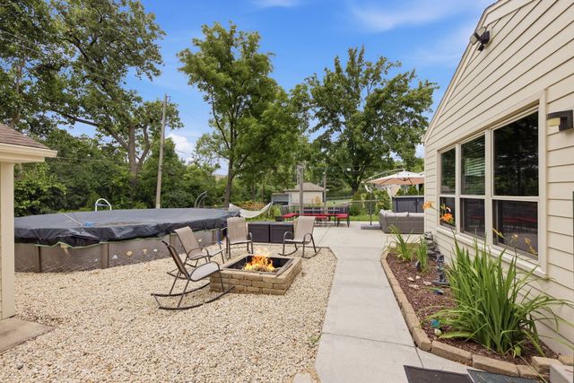 5818 Ridgewood Drive, Western Springs, IL 60558