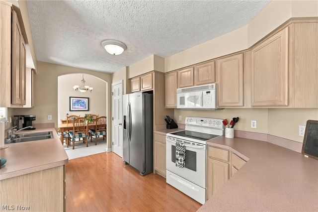 10262 Wildflower Way, Broadview Heights, OH 44147