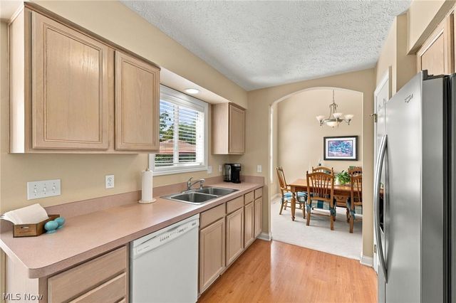 10262 Wildflower Way, Broadview Heights, OH 44147