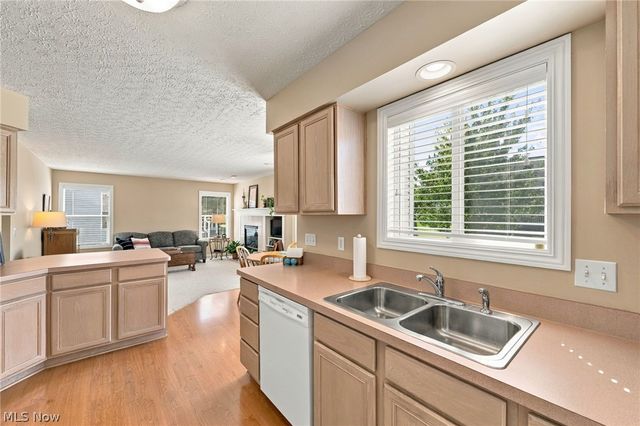 10262 Wildflower Way, Broadview Heights, OH 44147