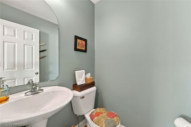 10262 Wildflower Way, Broadview Heights, OH 44147