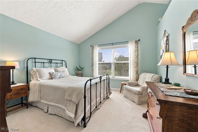 10262 Wildflower Way, Broadview Heights, OH 44147